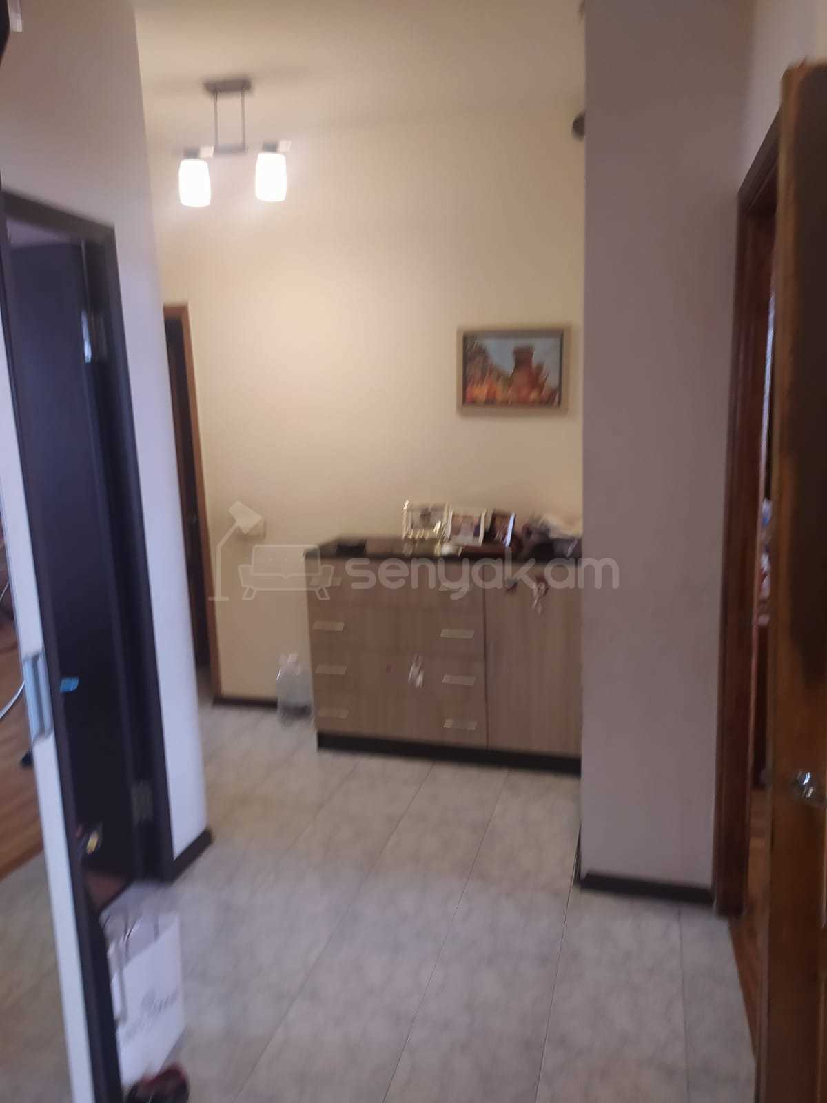 3 Սենյականոց Բնակարան Քարե Շենքում, 77քմ, 5/5 հարկ, Նորմալ Վիճակում, Կահավորված