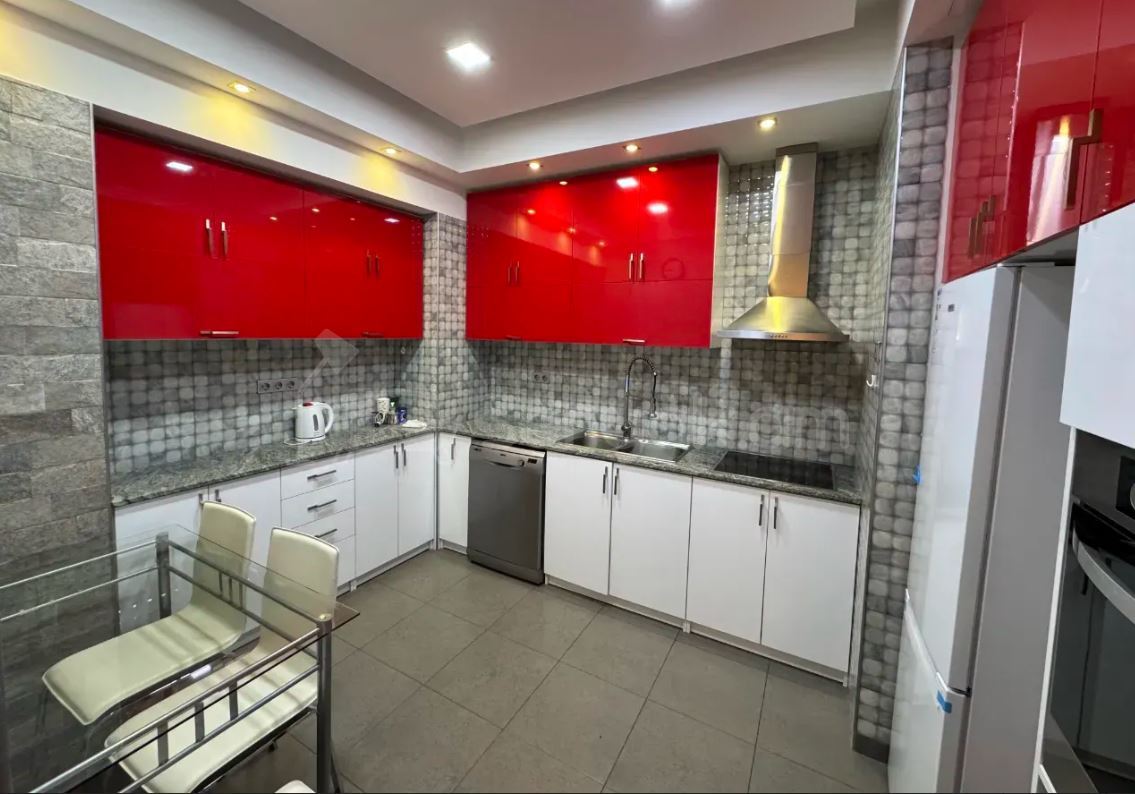 3 Սենյականոց Բնակարան, 98քմ, 6/18 հարկ, Կապիտալ Վերանորոգված, Կահավորված, Արևկող