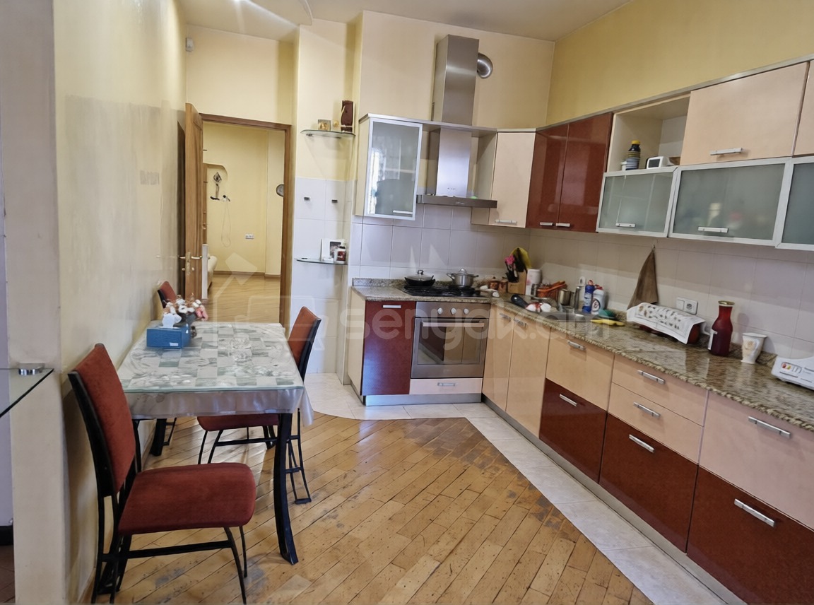 4 Սենյականոց Բնակարան Նորակառույցում, 174քմ, 6/9 հարկ, Կապիտալ Վերանորոգված