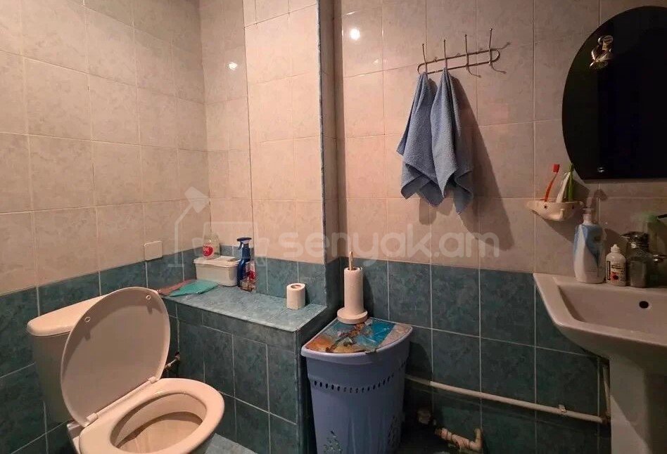 3 Սենյականոց Բնակարան Քարե Շենքում, 85քմ, 3/4 հարկ, Պետական Վիճակում