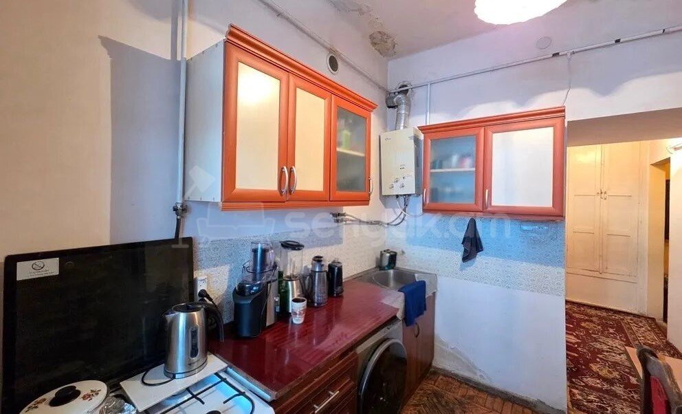 3 Սենյականոց Բնակարան Քարե Շենքում, 85քմ, 3/4 հարկ, Պետական Վիճակում