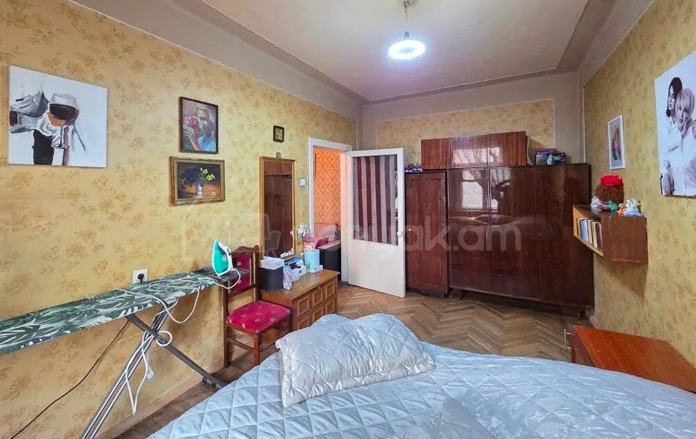 3 Սենյականոց Բնակարան Քարե Շենքում, 85քմ, 3/4 հարկ, Պետական Վիճակում