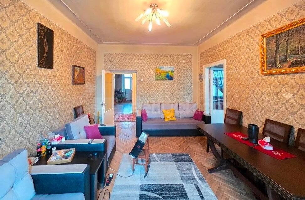 3 Սենյականոց Բնակարան Քարե Շենքում, 85քմ, 3/4 հարկ, Պետական Վիճակում