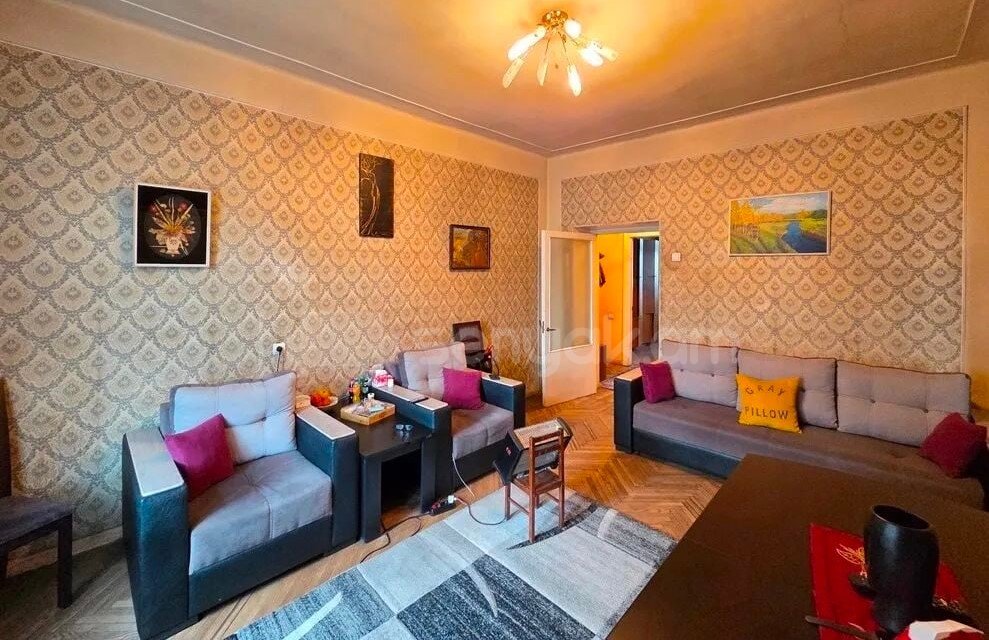 3 Սենյականոց Բնակարան Քարե Շենքում, 85քմ, 3/4 հարկ, Պետական Վիճակում