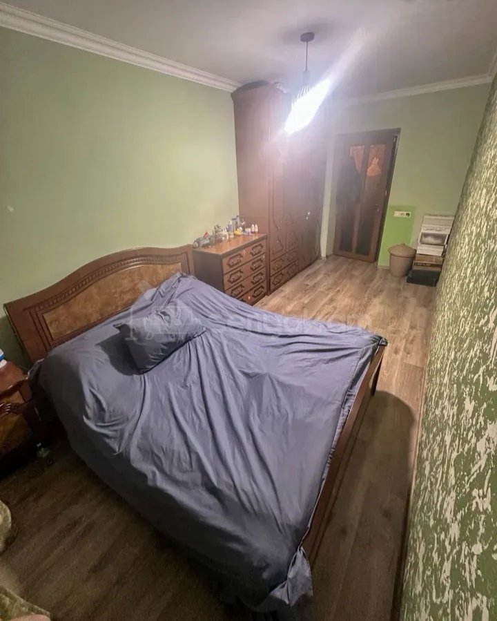 3 Սենյականոց Բնակարան Քարե Շենքում, 70քմ, 3/5 հարկ, Նորմալ Վիճակում, Կահավորված