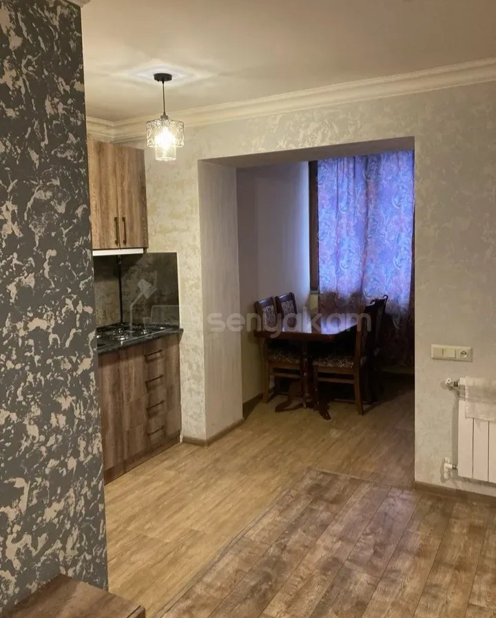 3 Սենյականոց Բնակարան Քարե Շենքում, 70քմ, 3/5 հարկ, Նորմալ Վիճակում, Կահավորված