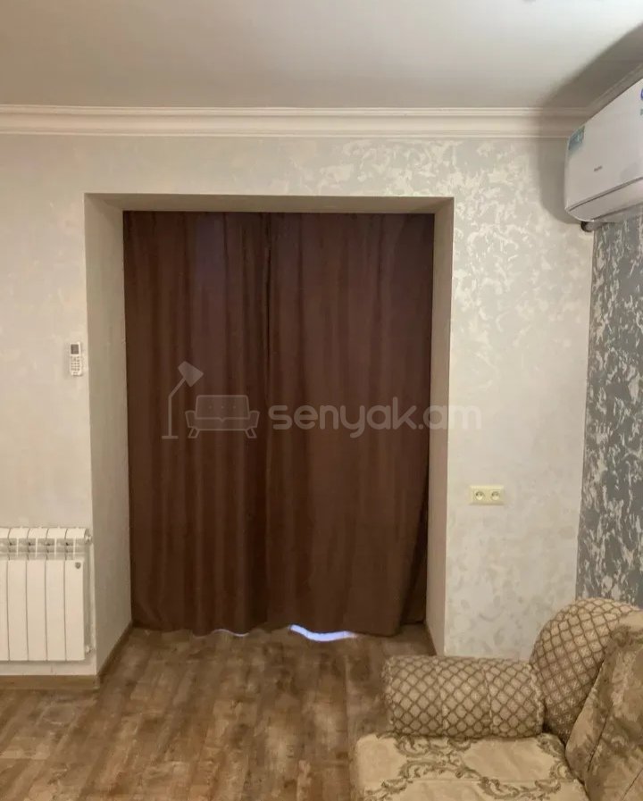 3 Սենյականոց Բնակարան Քարե Շենքում, 70քմ, 3/5 հարկ, Նորմալ Վիճակում, Կահավորված