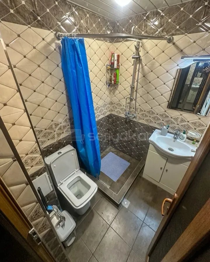 3 Սենյականոց Բնակարան Քարե Շենքում, 70քմ, 3/5 հարկ, Նորմալ Վիճակում, Կահավորված