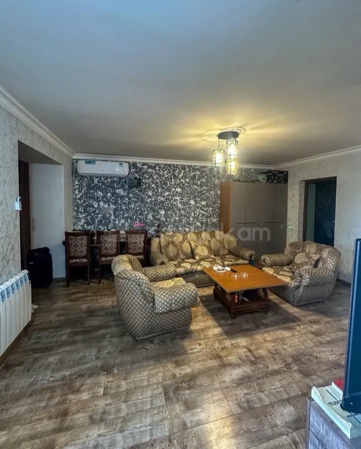 3 Սենյականոց Բնակարան Քարե Շենքում, 70քմ, 3/5 հարկ, Նորմալ Վիճակում, Կահավորված