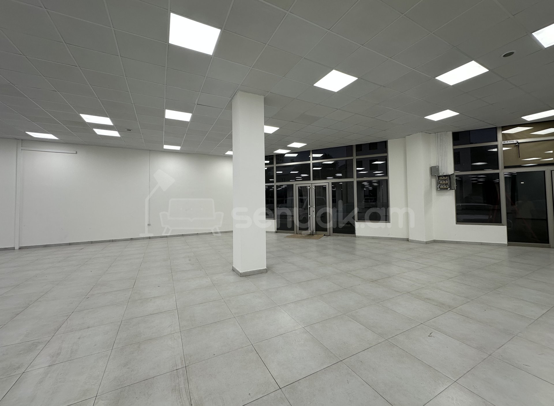 Առևտրի Տարածք, 1200քմ, Կապիտալ Վերանորոգված