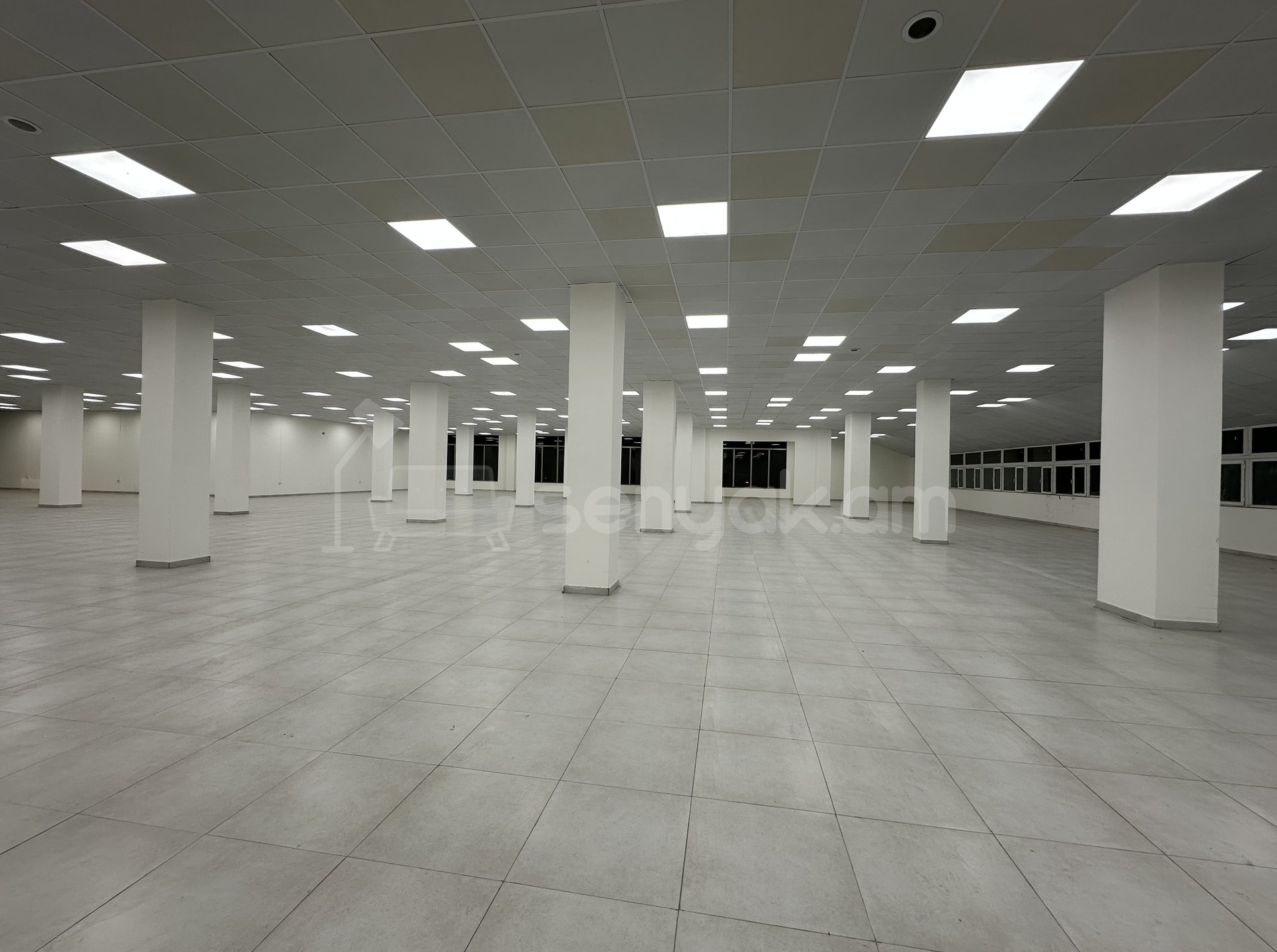 Առևտրի Տարածք, 1200քմ, Կապիտալ Վերանորոգված