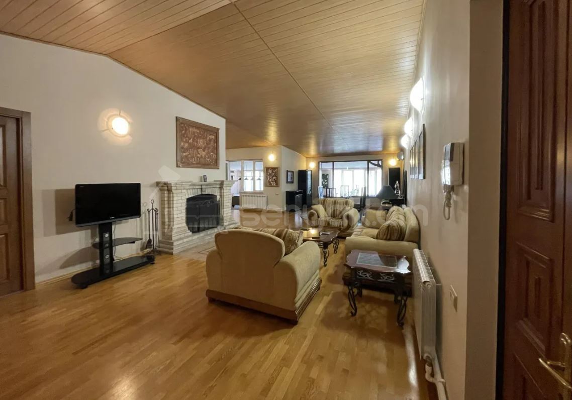 5 Սենյականոց Բնակարան Քարե Շենքում, 256քմ, 5/5 հարկ, Կապիտալ Վերանորոգված, Կահավորված, Արևկող