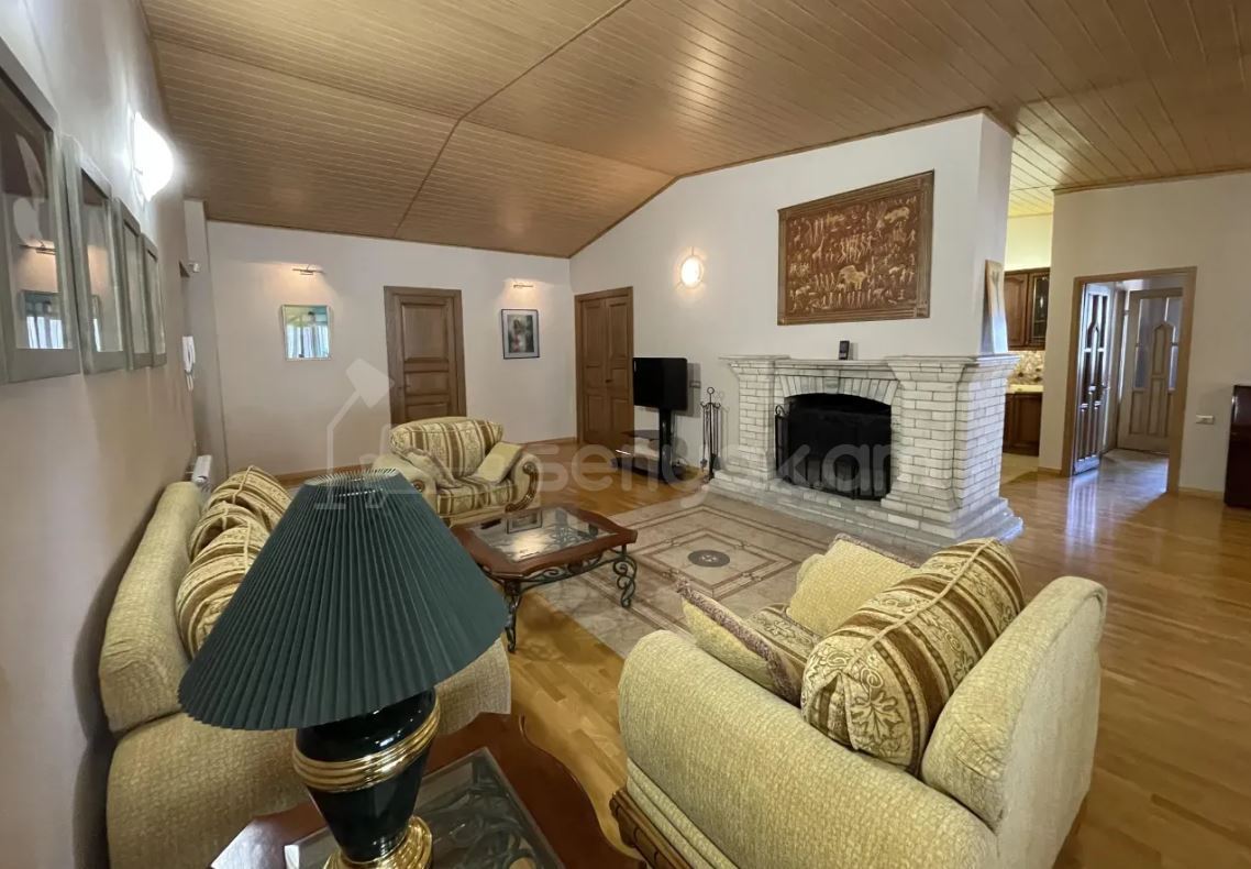 5 Սենյականոց Բնակարան Քարե Շենքում, 256քմ, 5/5 հարկ, Կապիտալ Վերանորոգված, Կահավորված, Արևկող