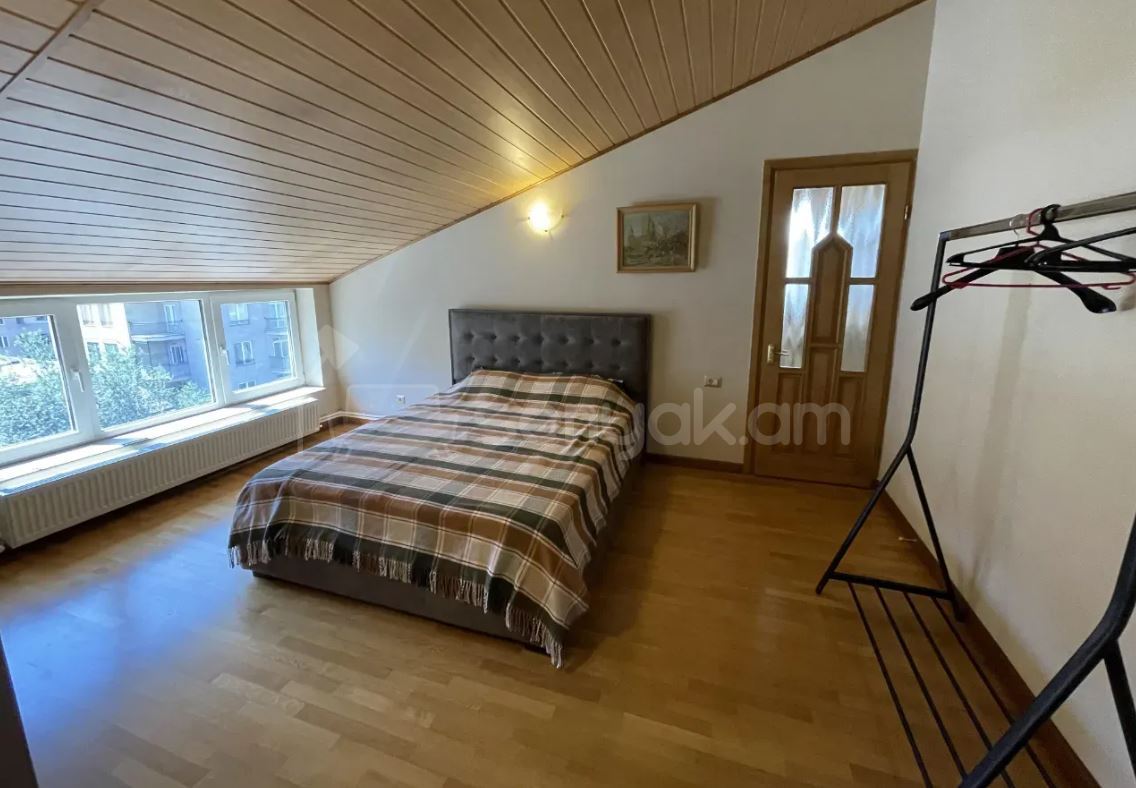 5 Սենյականոց Բնակարան Քարե Շենքում, 256քմ, 5/5 հարկ, Կապիտալ Վերանորոգված, Կահավորված, Արևկող