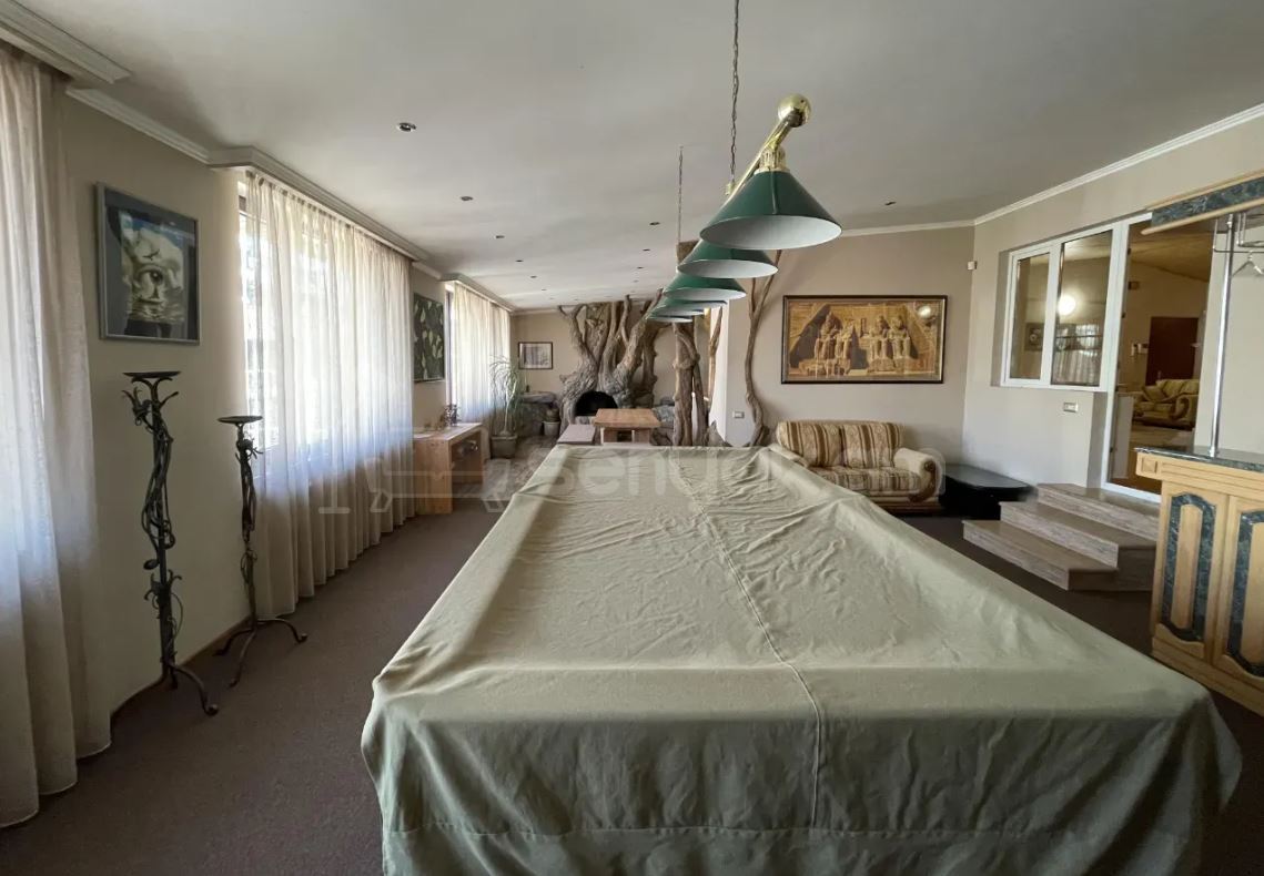 5 Սենյականոց Բնակարան Քարե Շենքում, 256քմ, 5/5 հարկ, Կապիտալ Վերանորոգված, Կահավորված, Արևկող