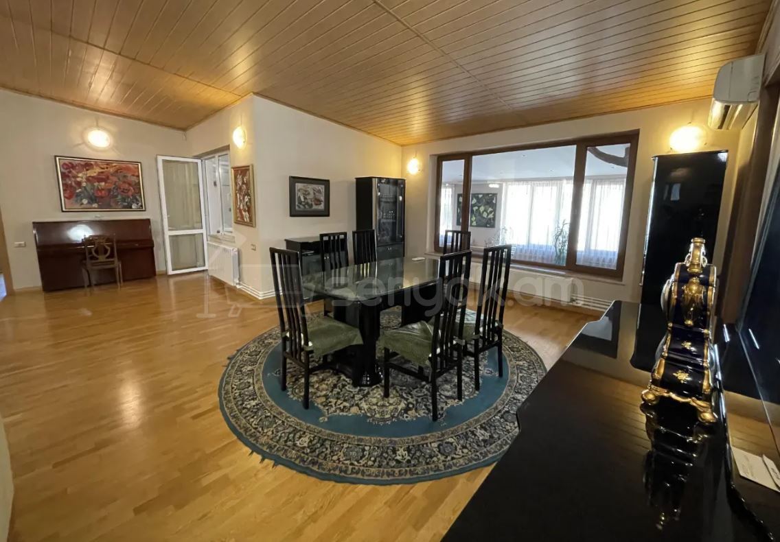 5 Սենյականոց Բնակարան Քարե Շենքում, 256քմ, 5/5 հարկ, Կապիտալ Վերանորոգված, Կահավորված, Արևկող