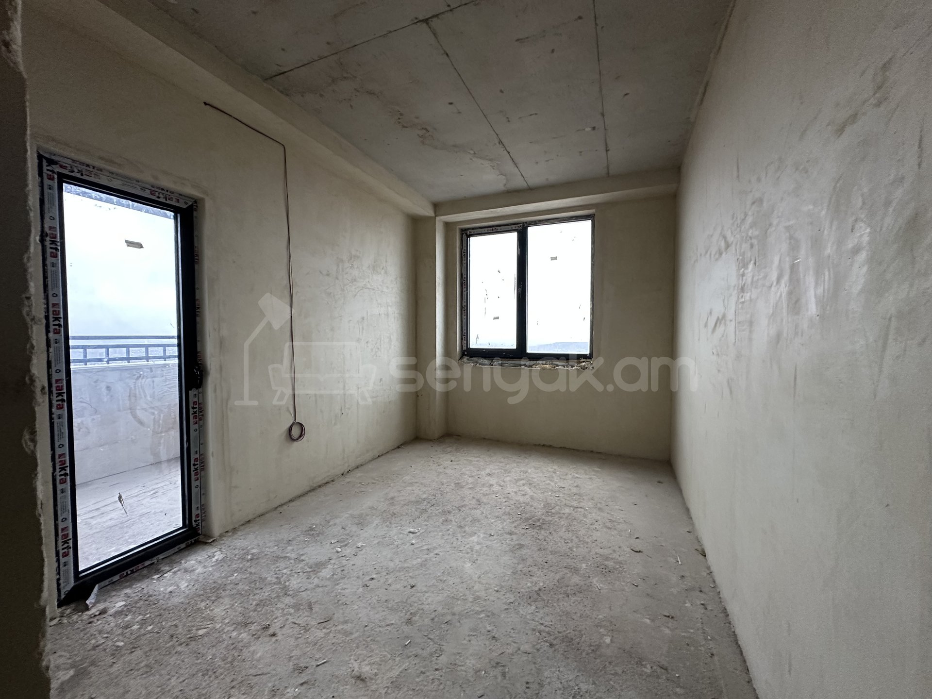 4 Սենյականոց Բնակարան Նորակառույցում, 130քմ, 16/18 հարկ, Զրոյական Վիճակում