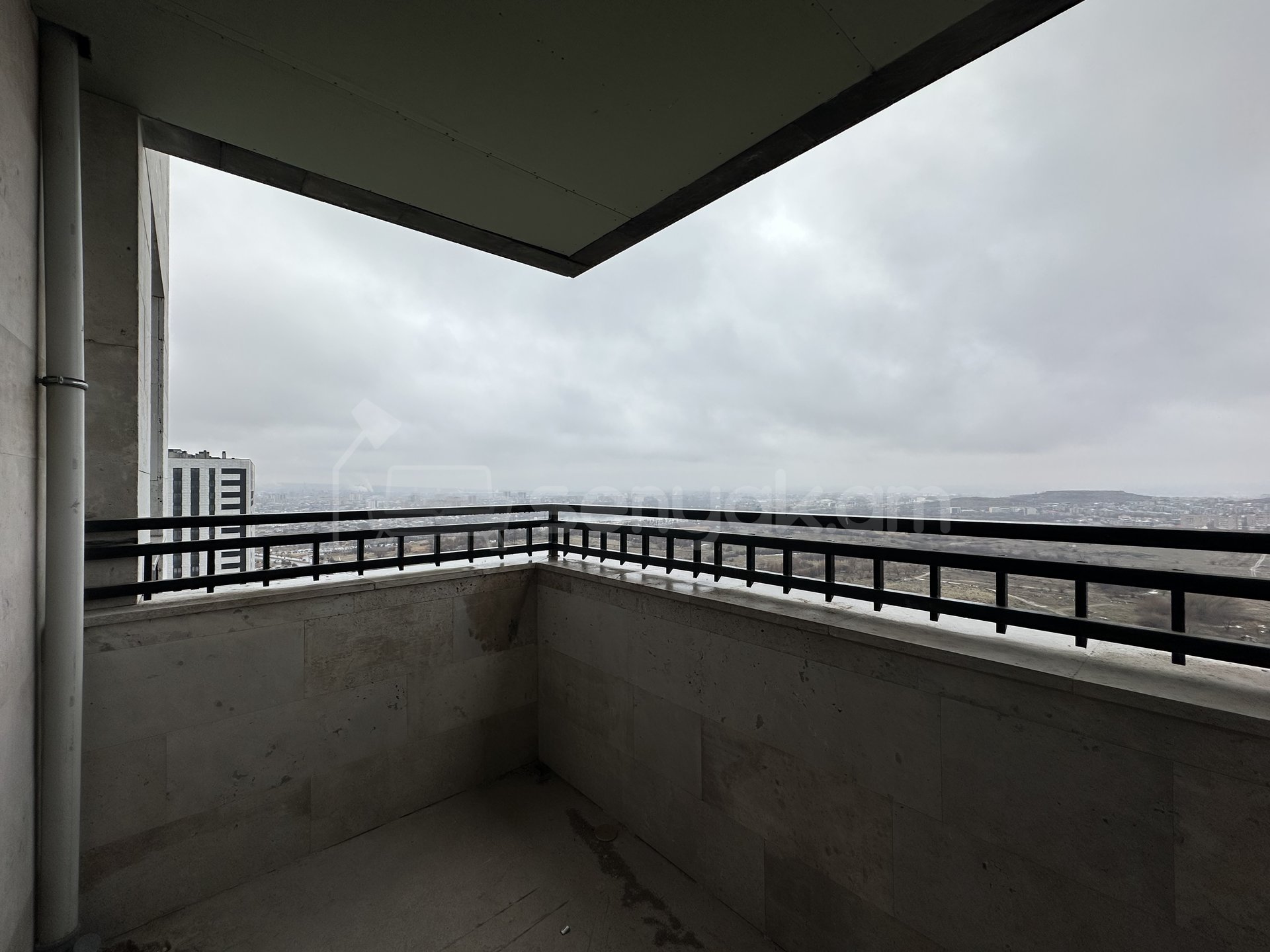 4 Սենյականոց Բնակարան Նորակառույցում, 130քմ, 16/18 հարկ, Զրոյական Վիճակում