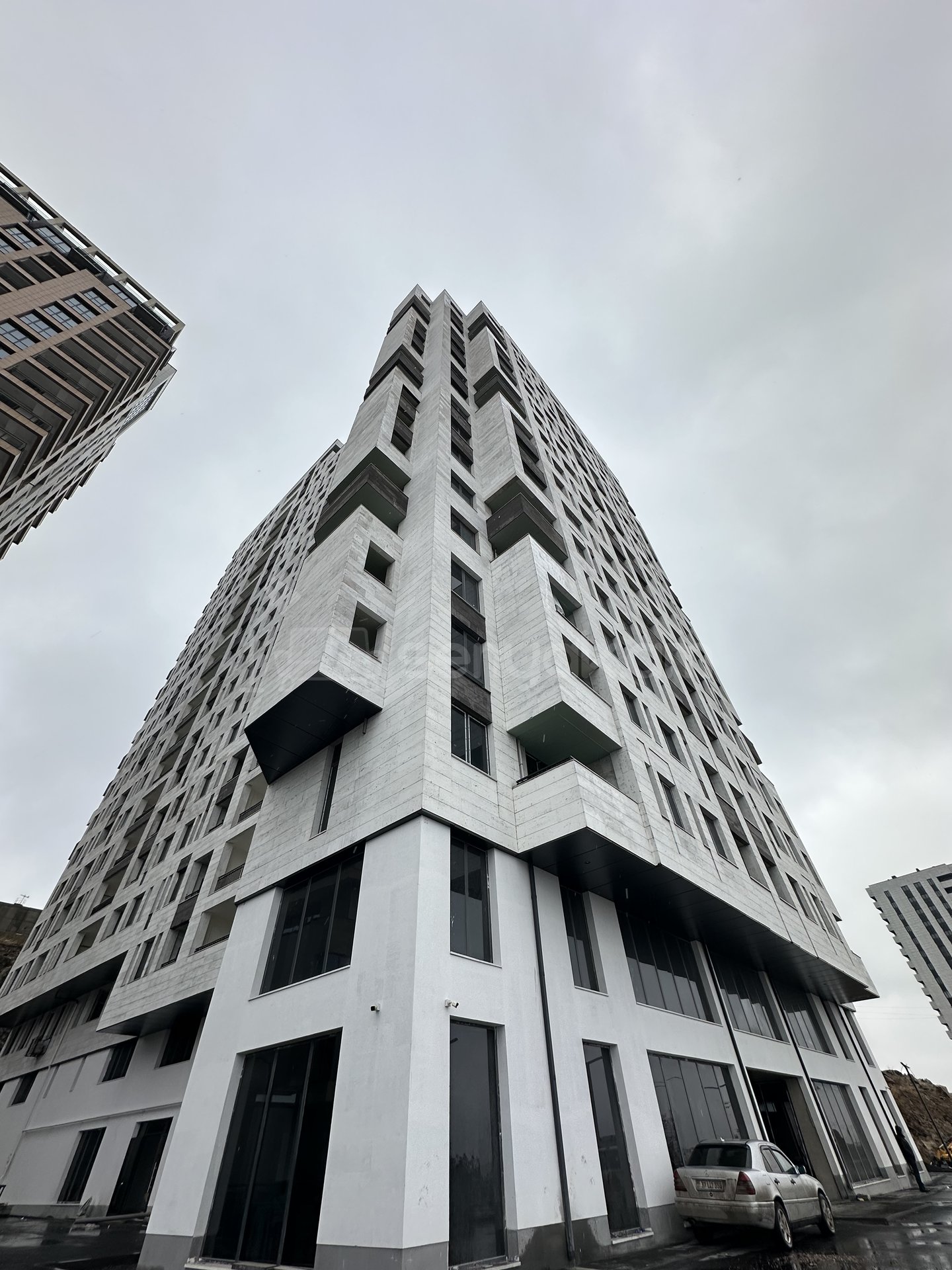 4 Սենյականոց Բնակարան Նորակառույցում, 130քմ, 16/18 հարկ, Զրոյական Վիճակում