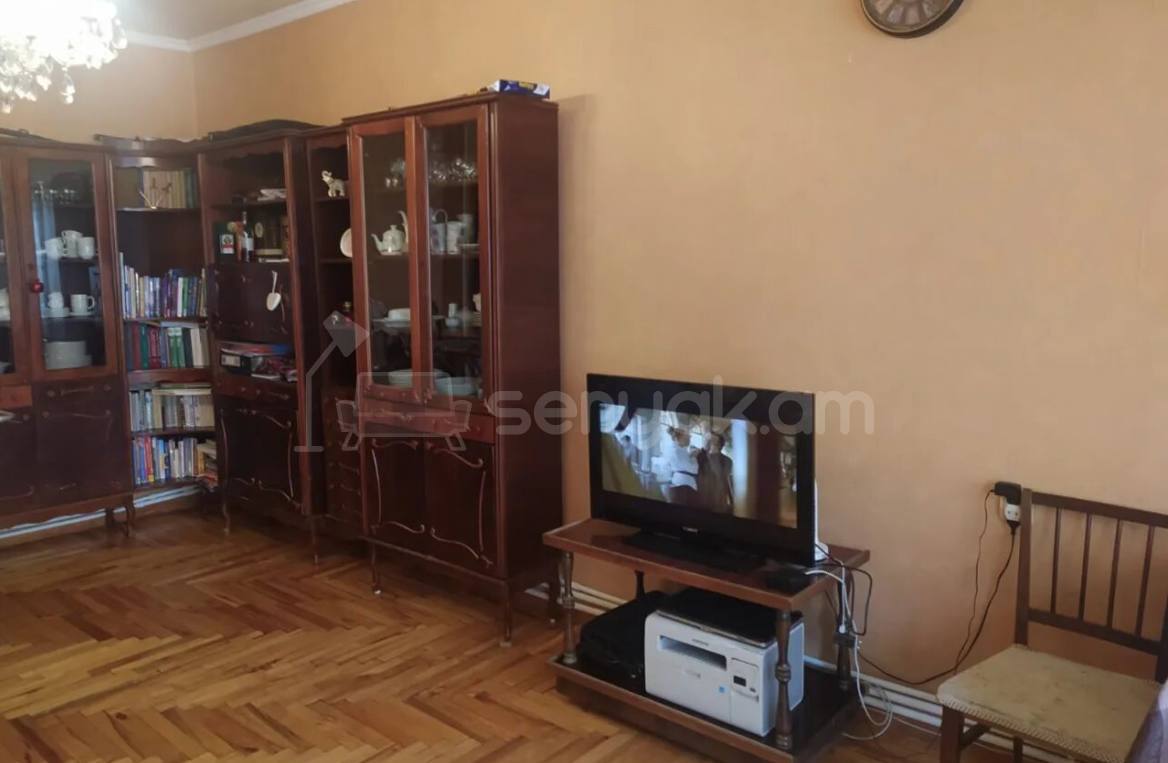 3 Սենյականոց Բնակարան Քարե Շենքում, 77քմ, 5/5 հարկ, Նորմալ Վիճակում, Կահավորված