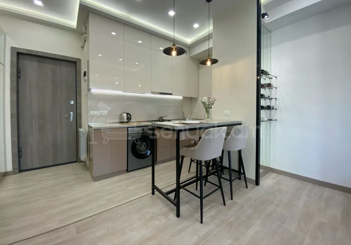 2 Սենյականոց Բնակարան, 42քմ, 5/19 հարկ, Դիզայներական Վերանորոգված, Կահավորված, Արևկող