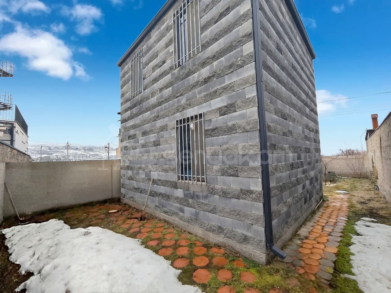 3 Սենյականոց Սեփական Տուն, 65քմ, Կապիտալ Վերանորոգված