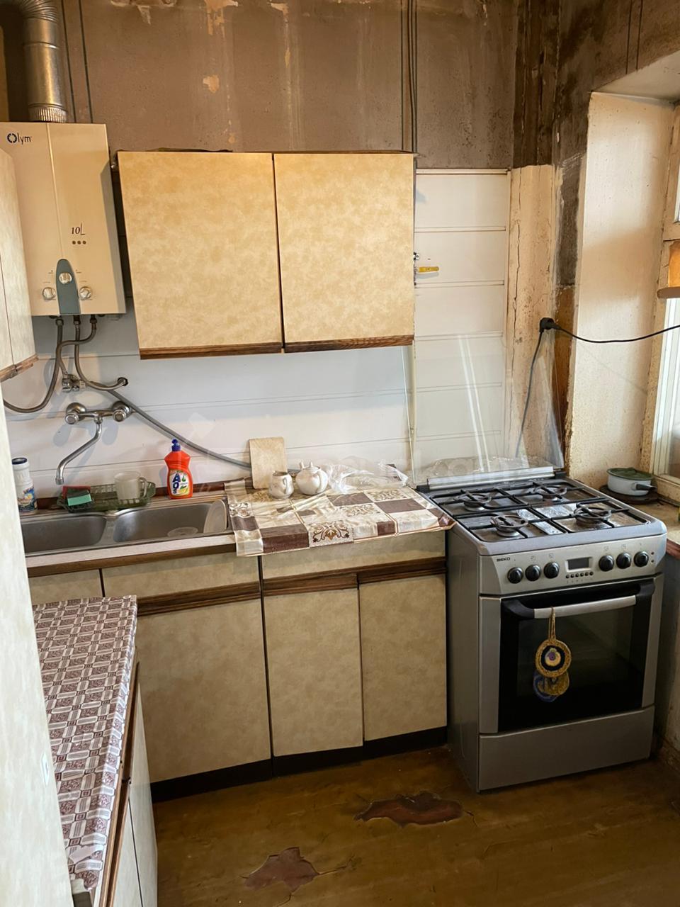 2 Սենյականոց Բնակարան Քարե Շենքում, 65քմ, 4/5 հարկ, Նորմալ Վիճակում, Կահավորված, Արևկող