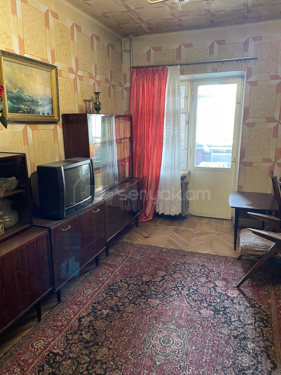 2 Սենյականոց Բնակարան Քարե Շենքում, 65քմ, 4/5 հարկ, Նորմալ Վիճակում, Կահավորված, Արևկող