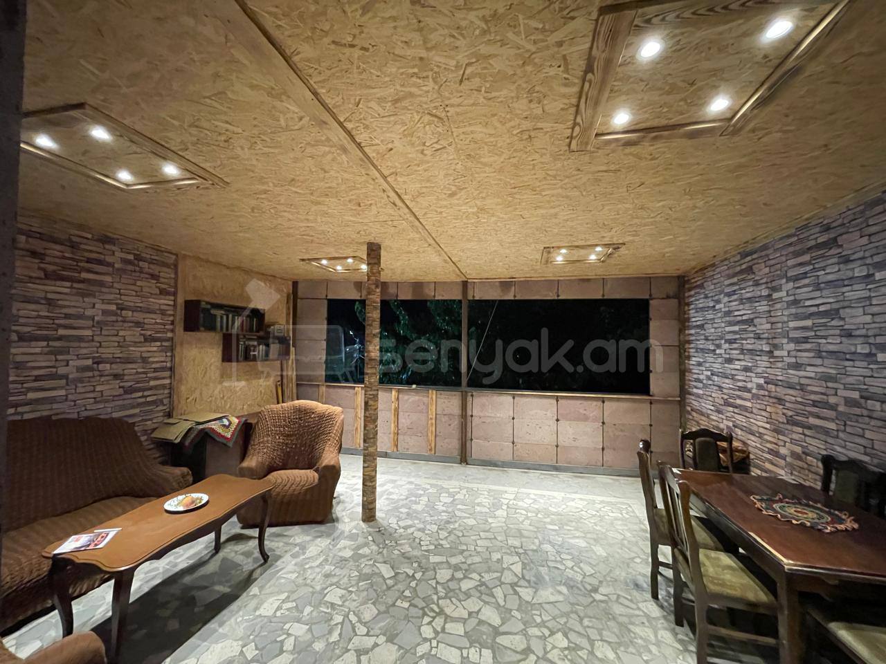 3 Սենյականոց Բնակարան Քարե Շենքում, 108քմ, 2/5 հարկ, Կապիտալ Վերանորոգված