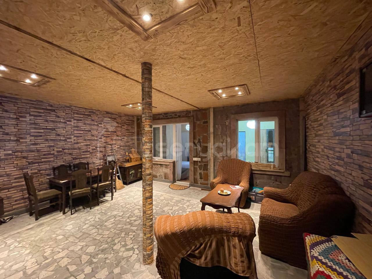 3 Սենյականոց Բնակարան Քարե Շենքում, 108քմ, 2/5 հարկ, Կապիտալ Վերանորոգված