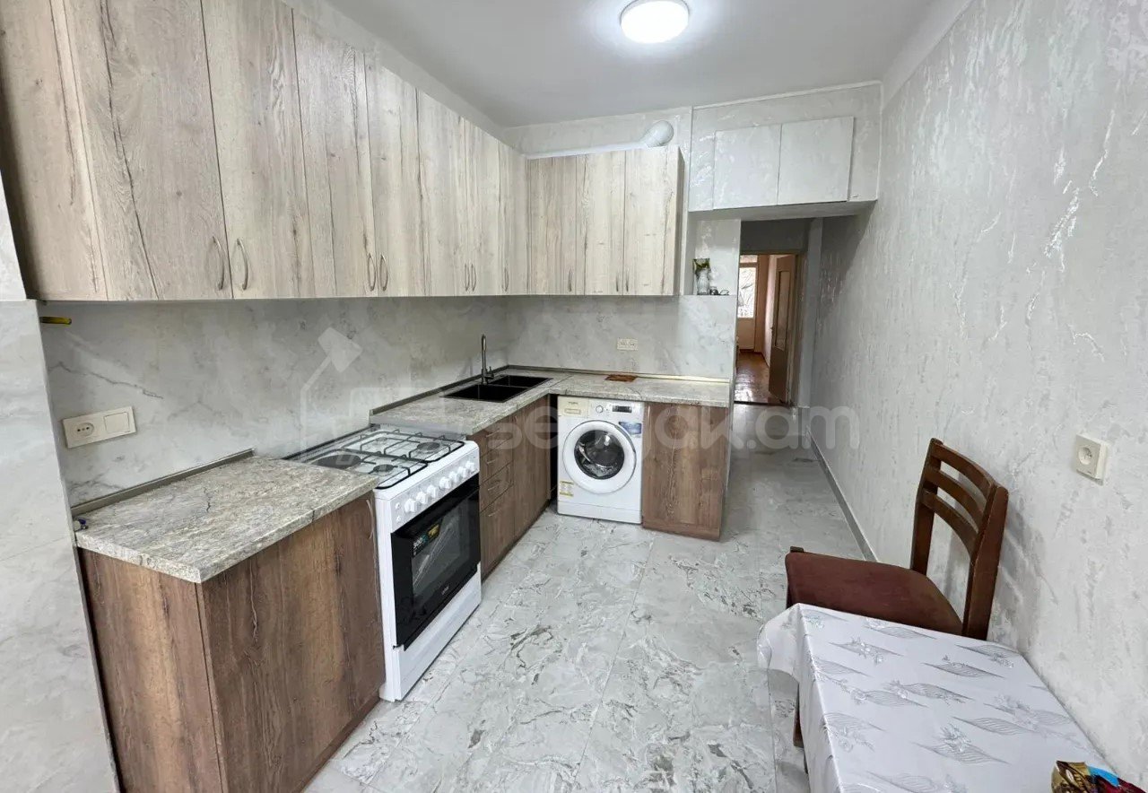 2 Սենյականոց Բնակարան, 75քմ, 2/10 հարկ, Նորմալ Վիճակում, Կահավորված