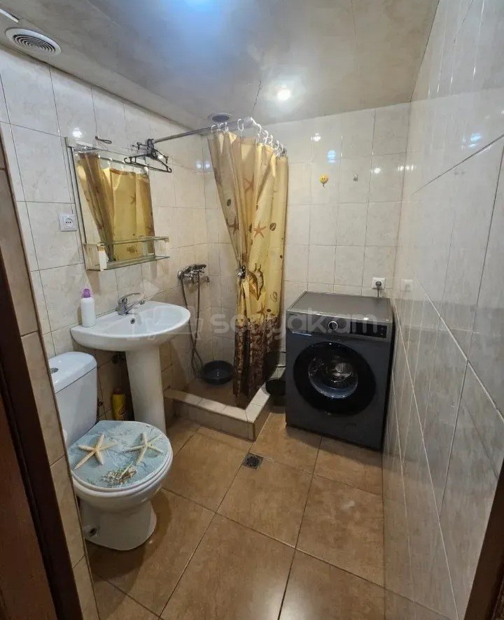 1 Սենյականոց Բնակարան Քարե Շենքում, 30քմ, 1/4 հարկ, Նորմալ Վիճակում, Կահավորված