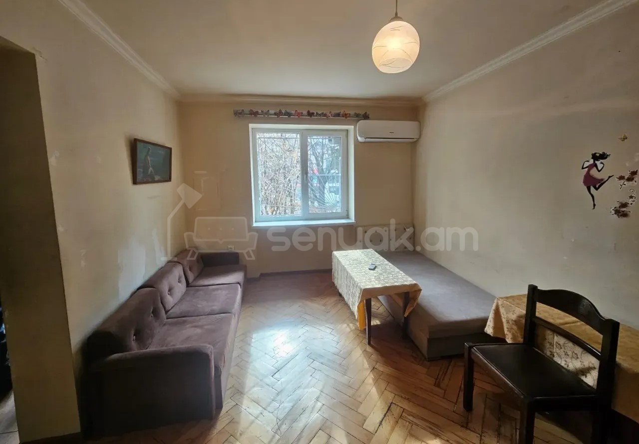 1 Սենյականոց Բնակարան Քարե Շենքում, 30քմ, 1/4 հարկ, Նորմալ Վիճակում, Կահավորված