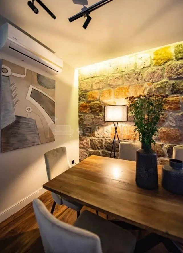 2 Սենյականոց Բնակարան Քարե Շենքում, 60քմ, 3/5 հարկ, Դիզայներական Վերանորոգված, Կահավորված