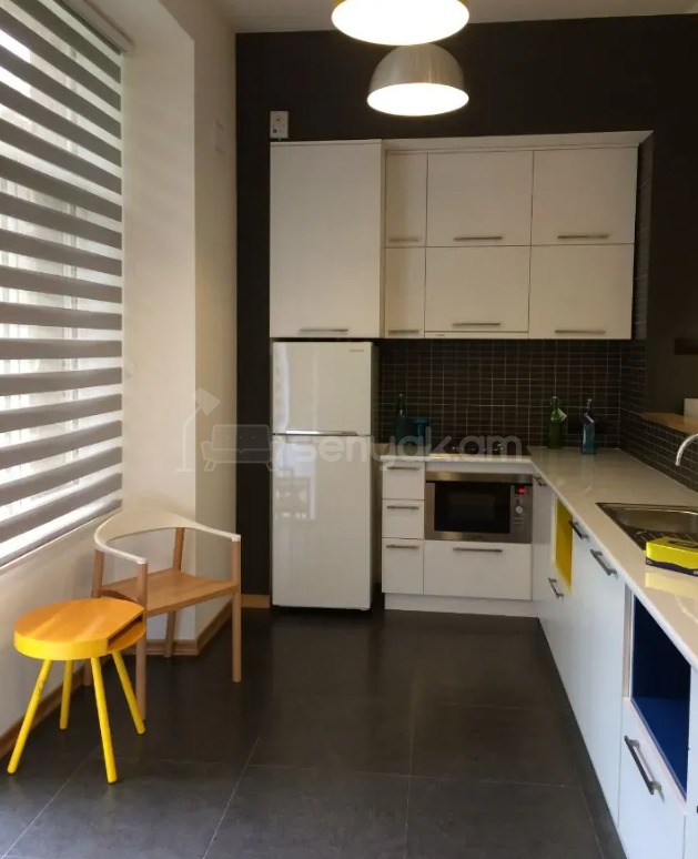 2 Սենյականոց Բնակարան Քարե Շենքում, 68քմ, 2/4 հարկ, Դիզայներական Վերանորոգված, Կահավորված