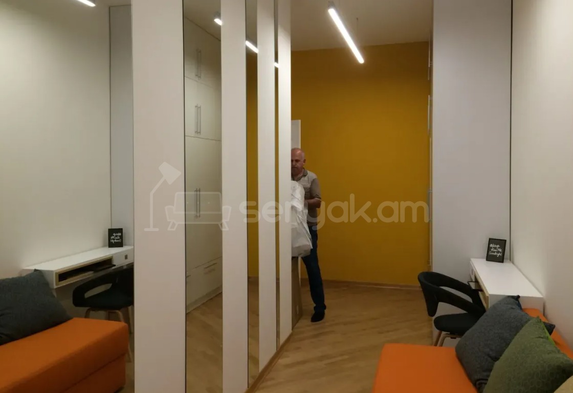 2 Սենյականոց Բնակարան Քարե Շենքում, 68քմ, 2/4 հարկ, Դիզայներական Վերանորոգված, Կահավորված