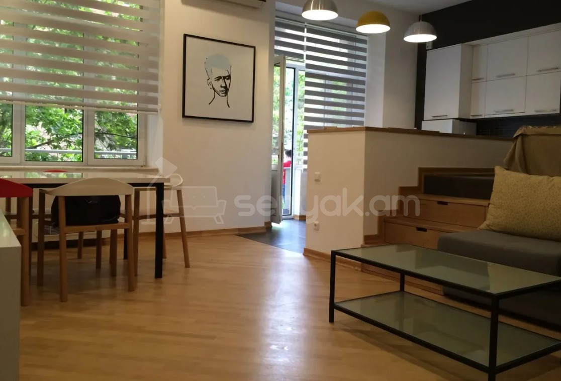 2 Սենյականոց Բնակարան Քարե Շենքում, 68քմ, 2/4 հարկ, Դիզայներական Վերանորոգված, Կահավորված