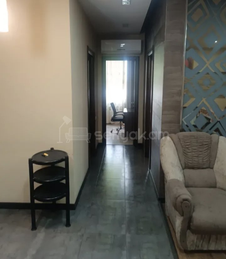 3 Սենյականոց Բնակարան Քարե Շենքում, 72քմ, 3/5 հարկ, Կապիտալ Վերանորոգված, Կահավորված