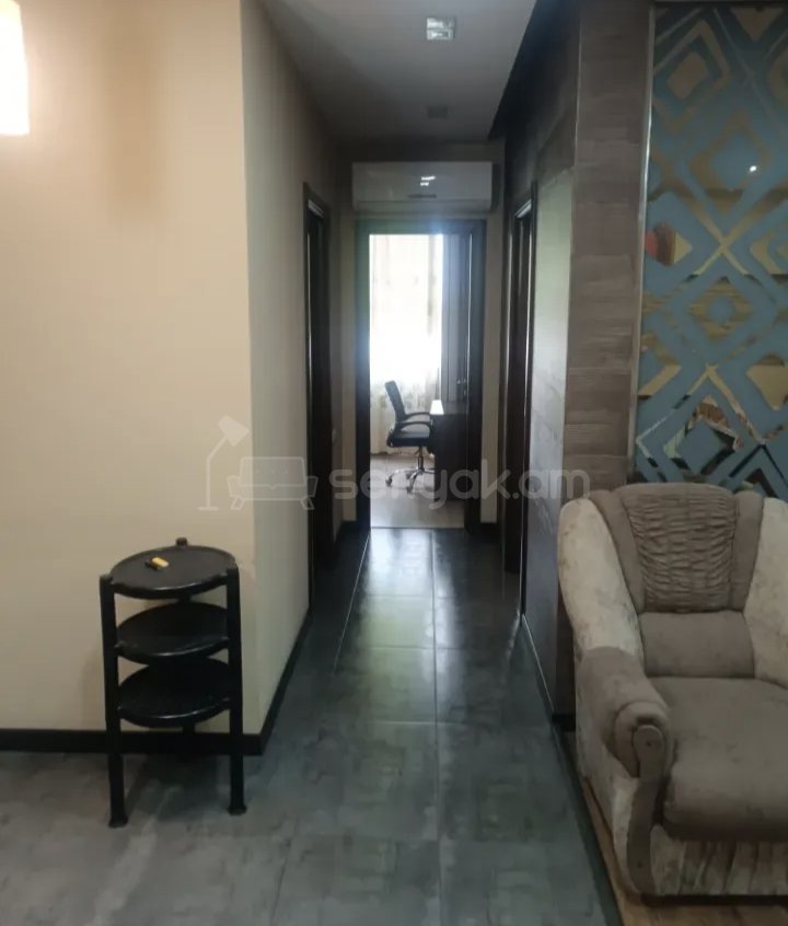 3 Սենյականոց Բնակարան Քարե Շենքում, 72քմ, 3/5 հարկ, Կապիտալ Վերանորոգված, Կահավորված