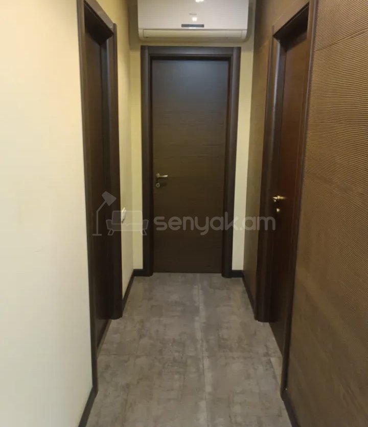 3 Սենյականոց Բնակարան Քարե Շենքում, 72քմ, 3/5 հարկ, Կապիտալ Վերանորոգված, Կահավորված