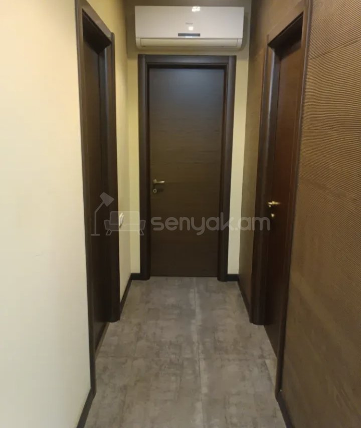 3 Սենյականոց Բնակարան Քարե Շենքում, 72քմ, 3/5 հարկ, Կապիտալ Վերանորոգված, Կահավորված