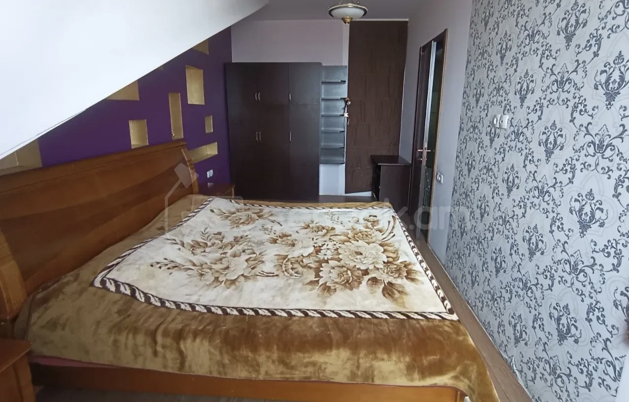 3 Սենյականոց Բնակարան Քարե Շենքում, 72քմ, 3/5 հարկ, Կապիտալ Վերանորոգված, Կահավորված