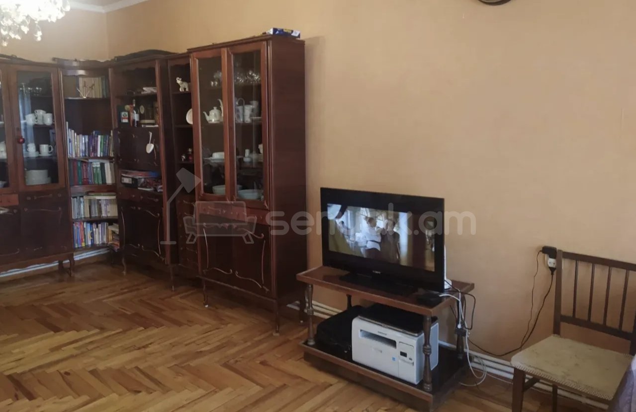 3 Սենյականոց Բնակարան Քարե Շենքում, 68քմ, 3/5 հարկ, Կապիտալ Վերանորոգված, Կահավորված