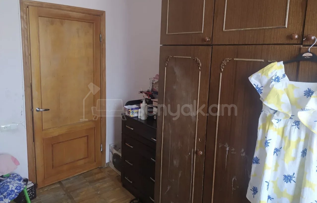 3 Սենյականոց Բնակարան Քարե Շենքում, 68քմ, 3/5 հարկ, Կապիտալ Վերանորոգված, Կահավորված