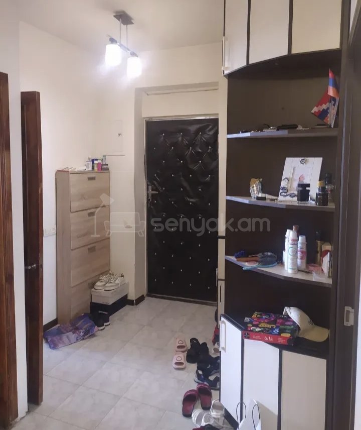 3 Սենյականոց Բնակարան Քարե Շենքում, 68քմ, 3/5 հարկ, Կապիտալ Վերանորոգված, Կահավորված