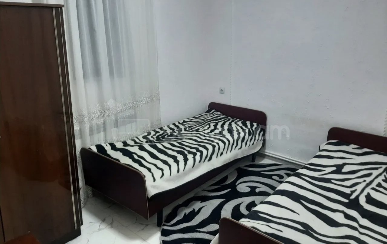 2 Սենյականոց Բնակարան Քարե Շենքում, 40քմ, 1/1 հարկ, Նորմալ Վիճակում, Կահավորված