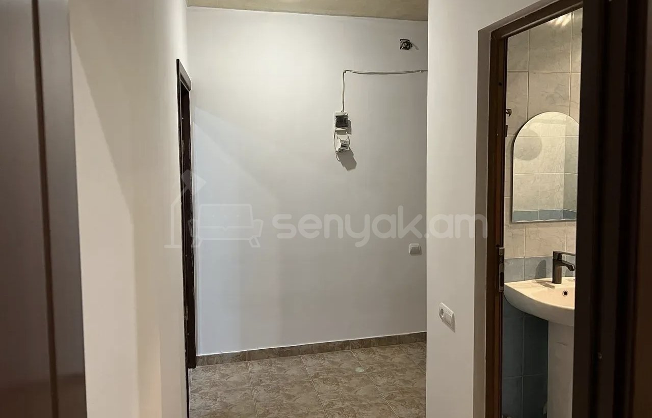 2 Սենյականոց Բնակարան Քարե Շենքում, 52քմ, 3/5 հարկ, Կապիտալ Վերանորոգված, Կահավորված, Արևկող