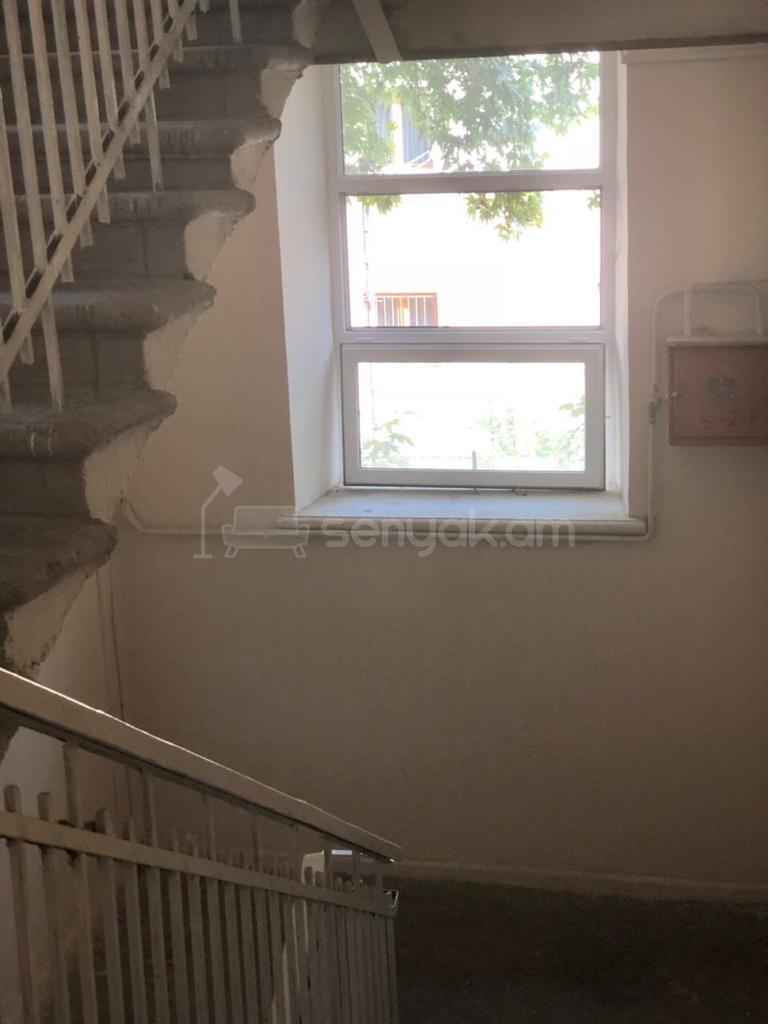 3 Սենյականոց Բնակարան Քարե Շենքում, 80քմ, 2/5 հարկ, Կապիտալ Վերանորոգված, Կահավորված, Արևկող