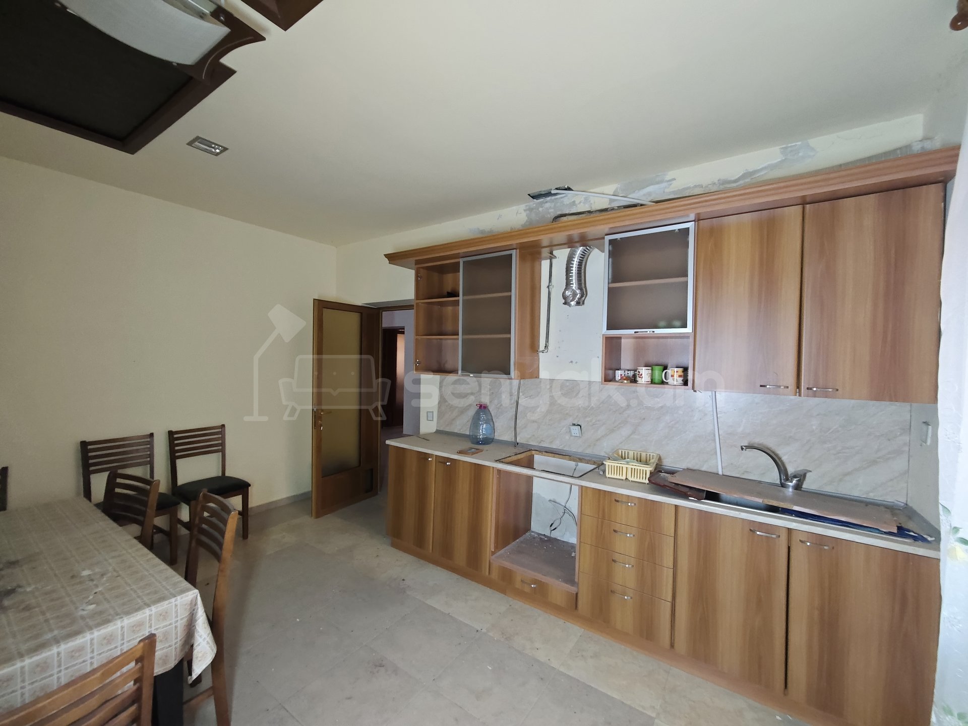 8 Սենյականոց Շքեղ Առանձնատուն, 343քմ, Ավտոտնակով