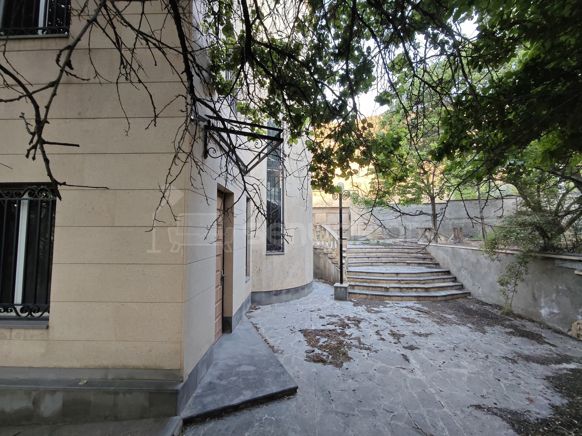 8 Սենյականոց Շքեղ Առանձնատուն, 343քմ, Ավտոտնակով